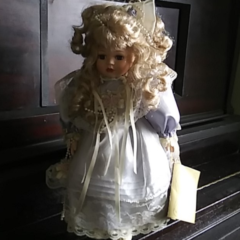 Seymour Mann Porcelain Doll Lauren Blond 15"